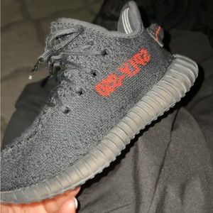 Black & Red Adidas Yeezy Boost 350 V2 size 9c